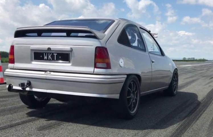 Kadett GSI se poigrao sa Ferrarijem 458