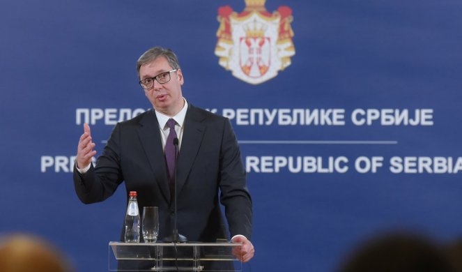 Vučić: Uspjeli smo da imamo struje i plina da ljudi u gaćama šetaju po kući