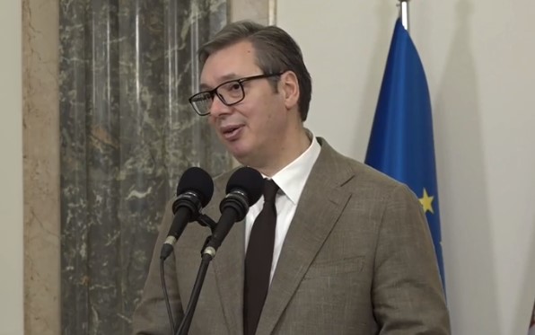 Vučić se obratio građanima: Čeka nas teško vrijeme, ali borit ćemo se
