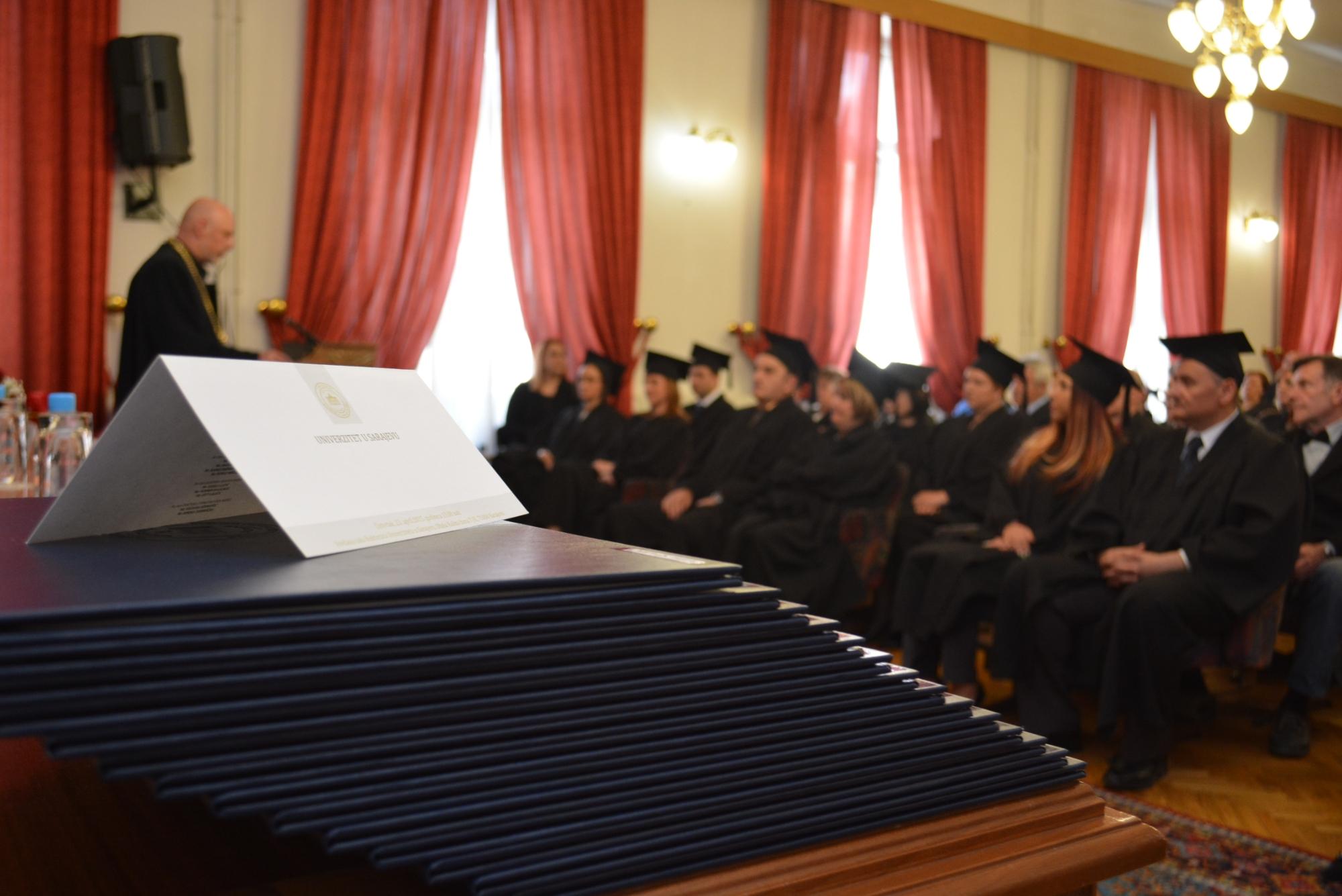 SARAJEVSKI UNIVERZITET Promovirano 14 doktora nauka
