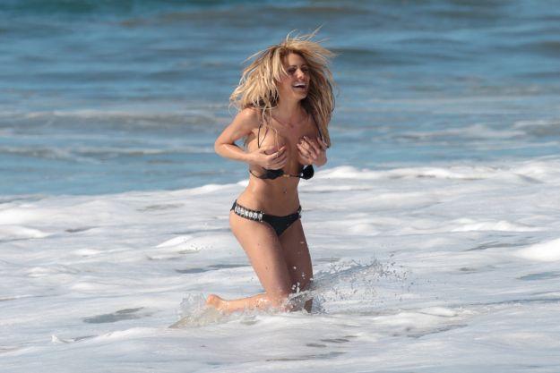 Dalia na punoj plaži ostala bez grudnjaka