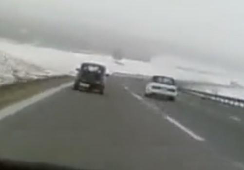 OSTALI ZAPANJENI U AUDIJU: Idemo 150 km/h, a Fićo iza nas blica da mu se sklonimo!