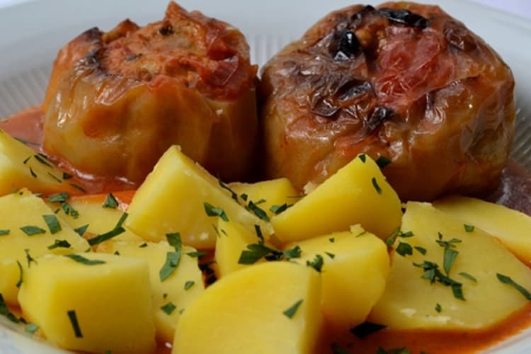 JEDNOSTAVNO I LAKO Zapečena punjena paprika sa mesom i patlidžanima