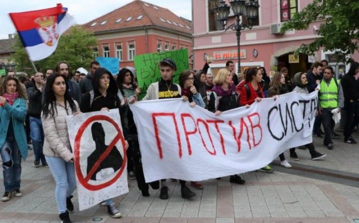 Peti dan protesta "Protiv diktature" u Beogradu, blokiran saobraćaj