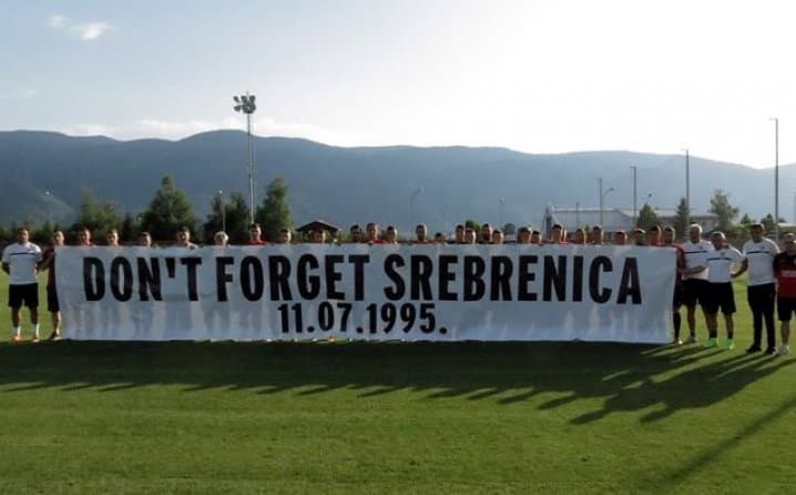 Igrači FK Sarajevo odali počast svim žrtvama genocida
