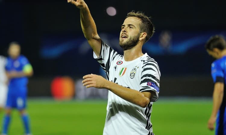Pjanić promašio gol Barcelone, no ono što je uradio usrećilo je malenog navijača (VIDEO)