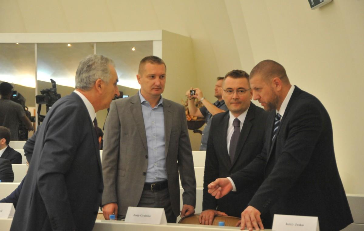 Državni poslanici raspravljali o nepotpisivanju Ugovora o Transportnoj zajednici