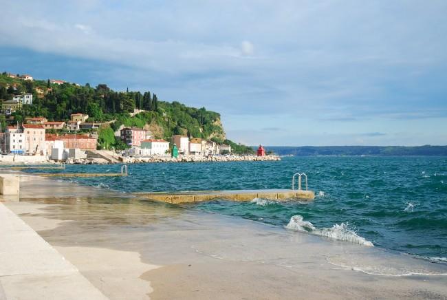 Slovenija uvodi ulaznice za pse na plaži