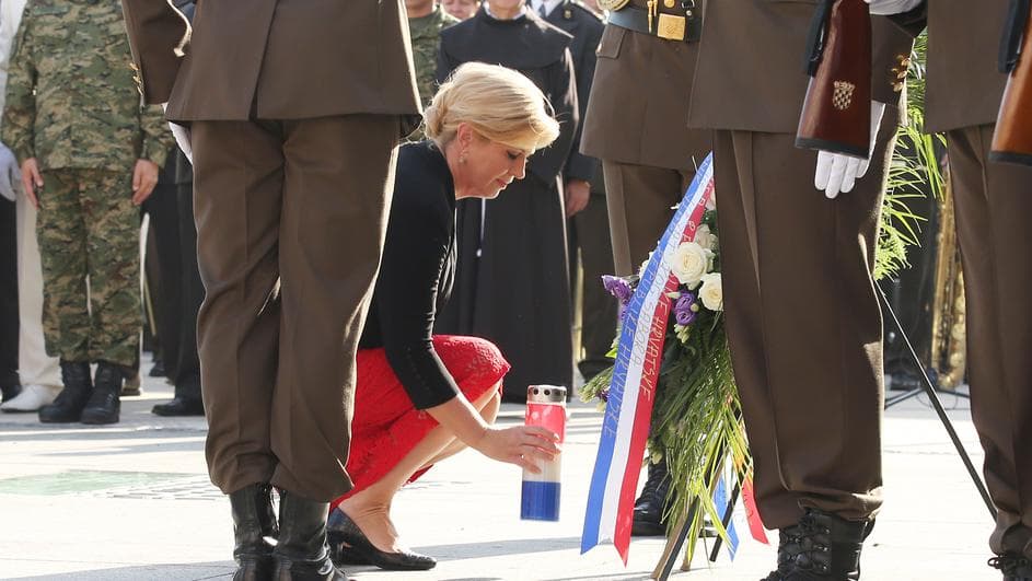 Grabar-Kitarović u Kninu: Treba se pokloniti i srpskim žrtvama