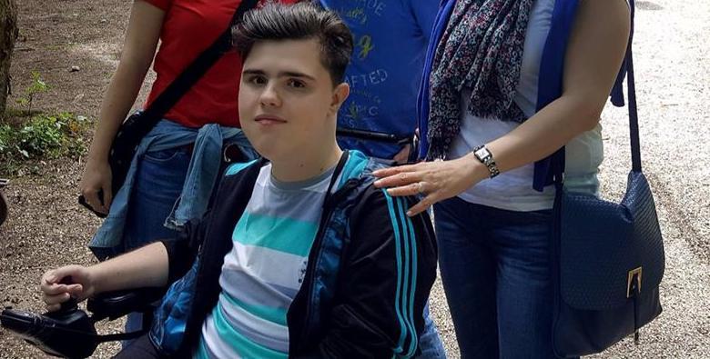 Tuzla obavijena tugom: Preminuo 18-godišnji učenik Edin Smajić