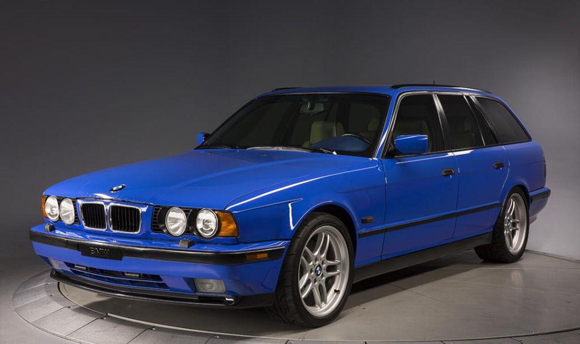 Prodaje se jedan od dva Santorin plava BMW-a M5 Touring Individual