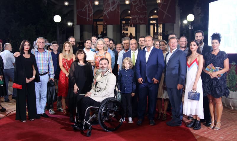 Šesta noć Sarajevo Film Festivala: Uprkos kiši crvenim tepihom prošetali poznati