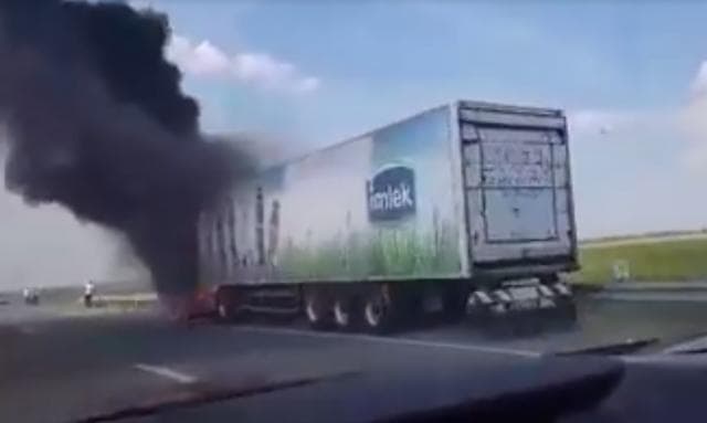 Srbija: Zapalio se veliki šleper kod Stare Pazove
