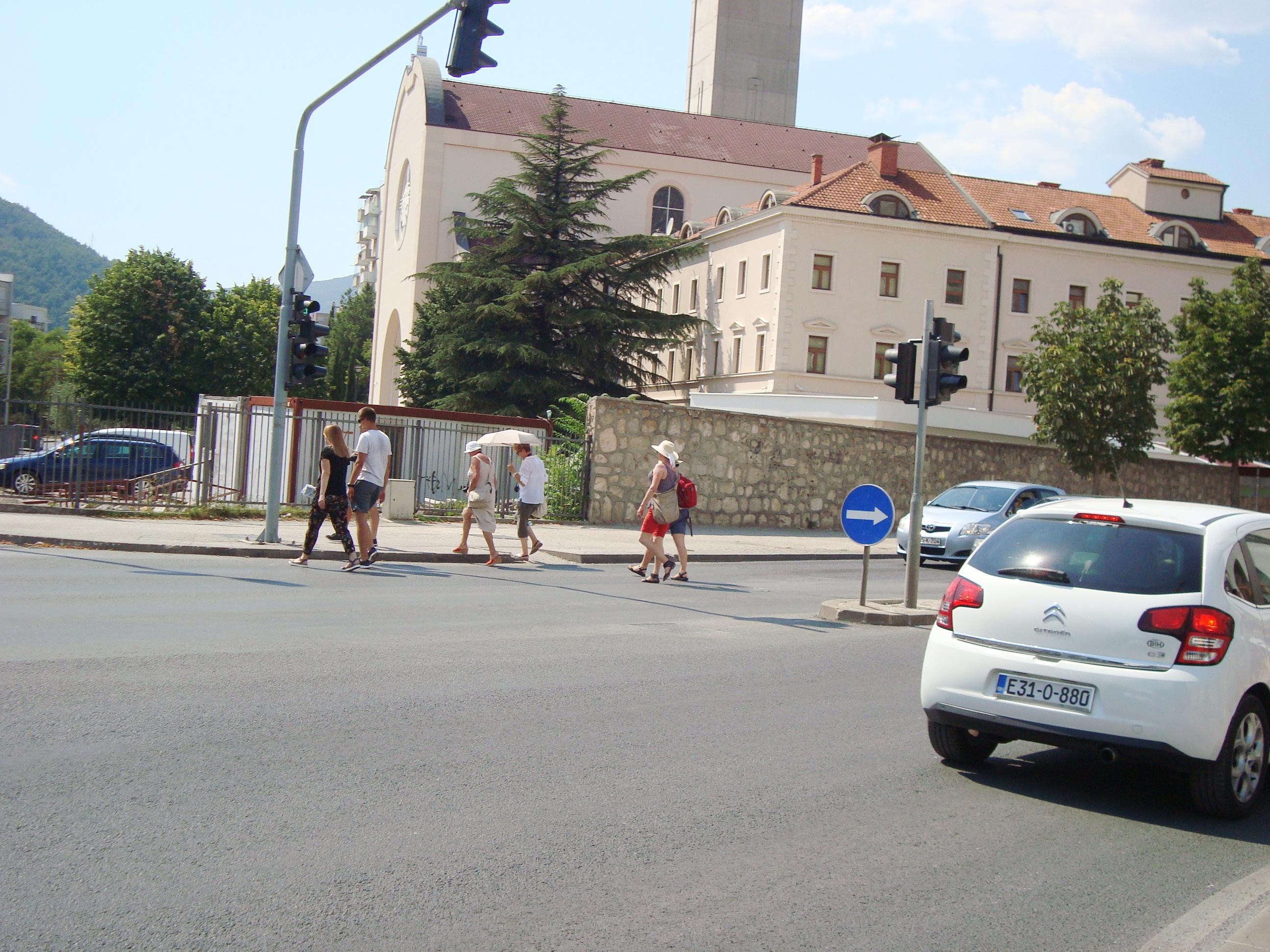 Mostar: Motociklista teže povrijeđen nakon što ga je udario kamion