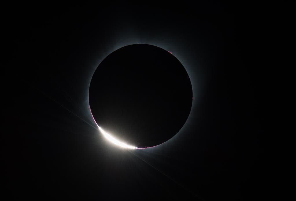 Pogledajte fascinantne fotografije pomračenja Sunca iz svemira