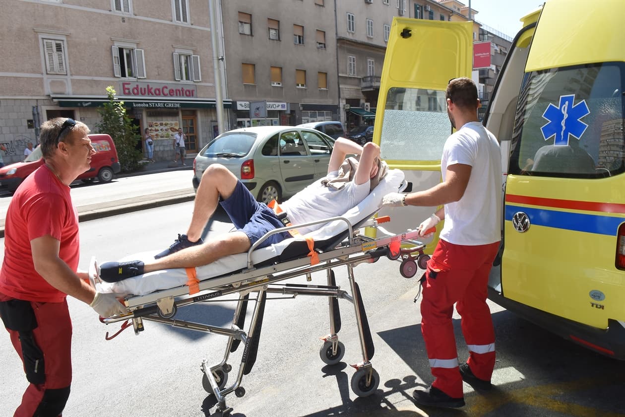 Navijački obračun u Splitu: Englezi napadnuti, ima i povrijeđenih, u toku velika potjera za napadačima