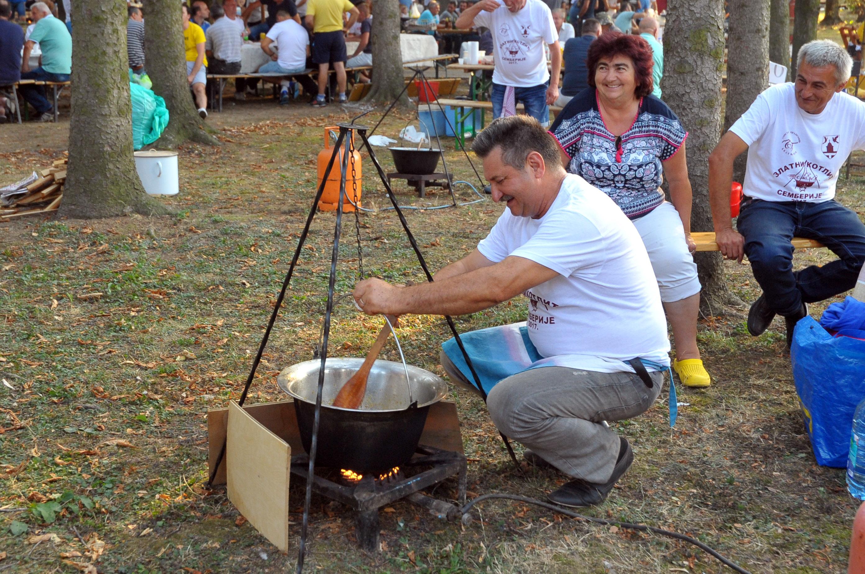 Bijeljina: Riblje čorbe i paprikaše kuhale 73 ekipe iz BiH i Srbije