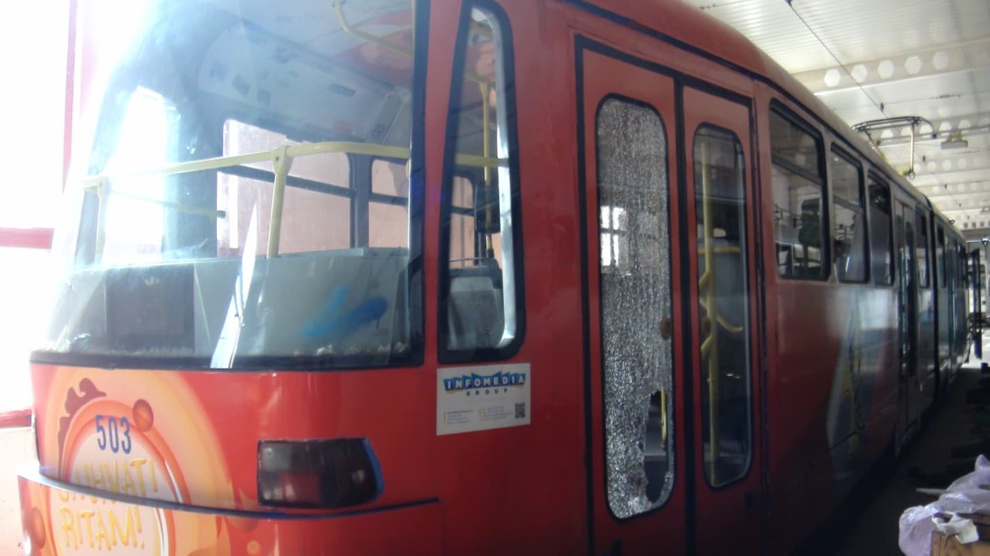 Putnik jutros razbio staklo na vratima GRAS-ovog tramvaja