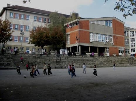 Masovna tuča u beogradskoj školi: Djetetu od 14 godina razbili glavu