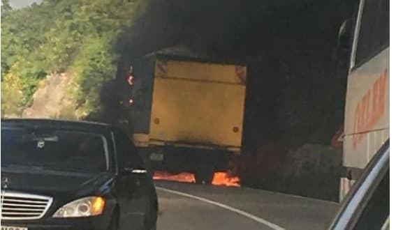 Zaršen uviđaj saobraćajne nezogde na M-18 Sarajevo-Trnovo, saobraćaj normalizovan