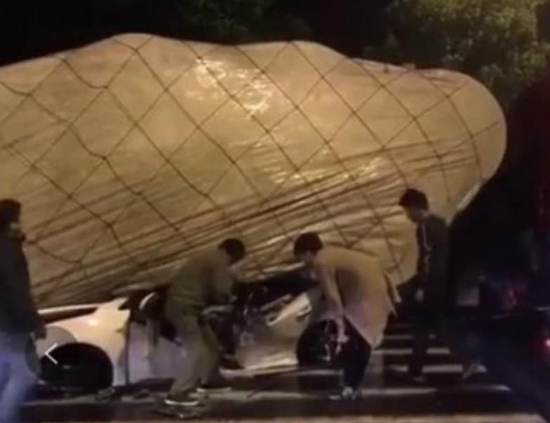Strašna nesreća: Kamion zgnječio automobil, a tri putnice preživjele bez ogrebotine