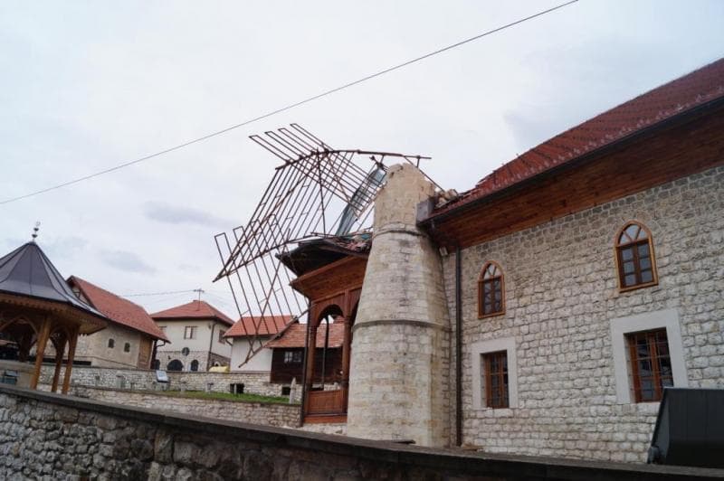 Sarajlija donirao 1.000 KM za sanaciju Čaršijske džamije u Tešnju, stiže podrška i iz inostranstva