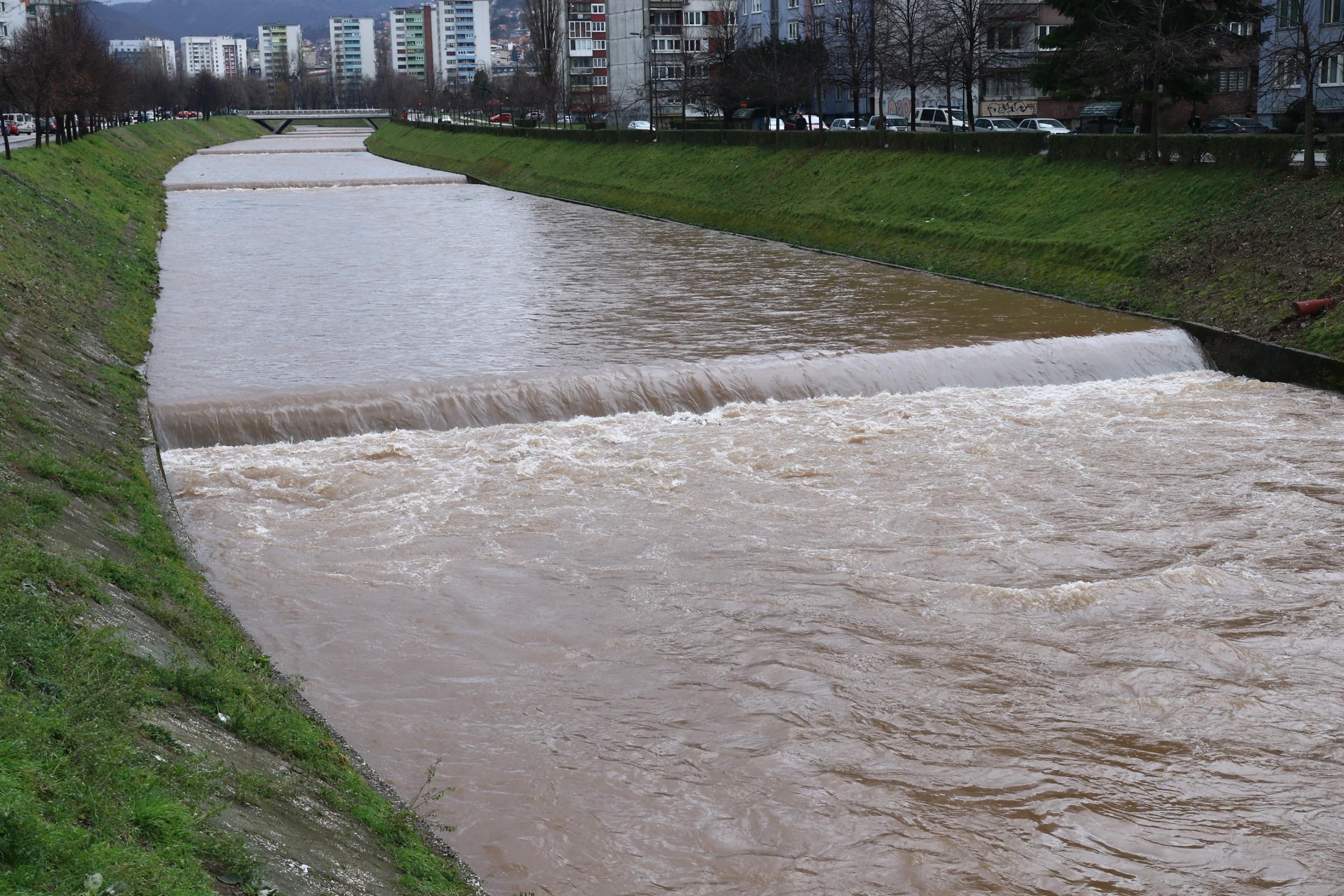 Snijeg se topi, vodostaji rijeka u porastu: Miljacka se popela na 128, Bosna na 274 centimetra