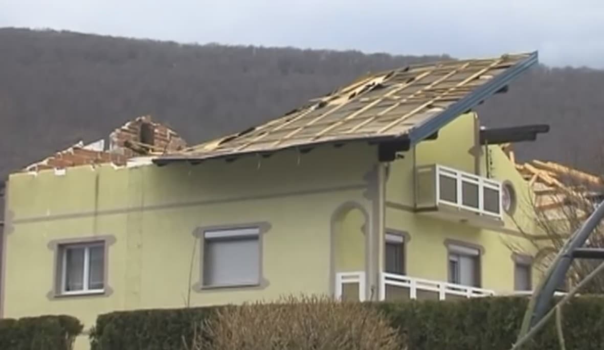 Redžo pao s krova porodične kuće i poginuo