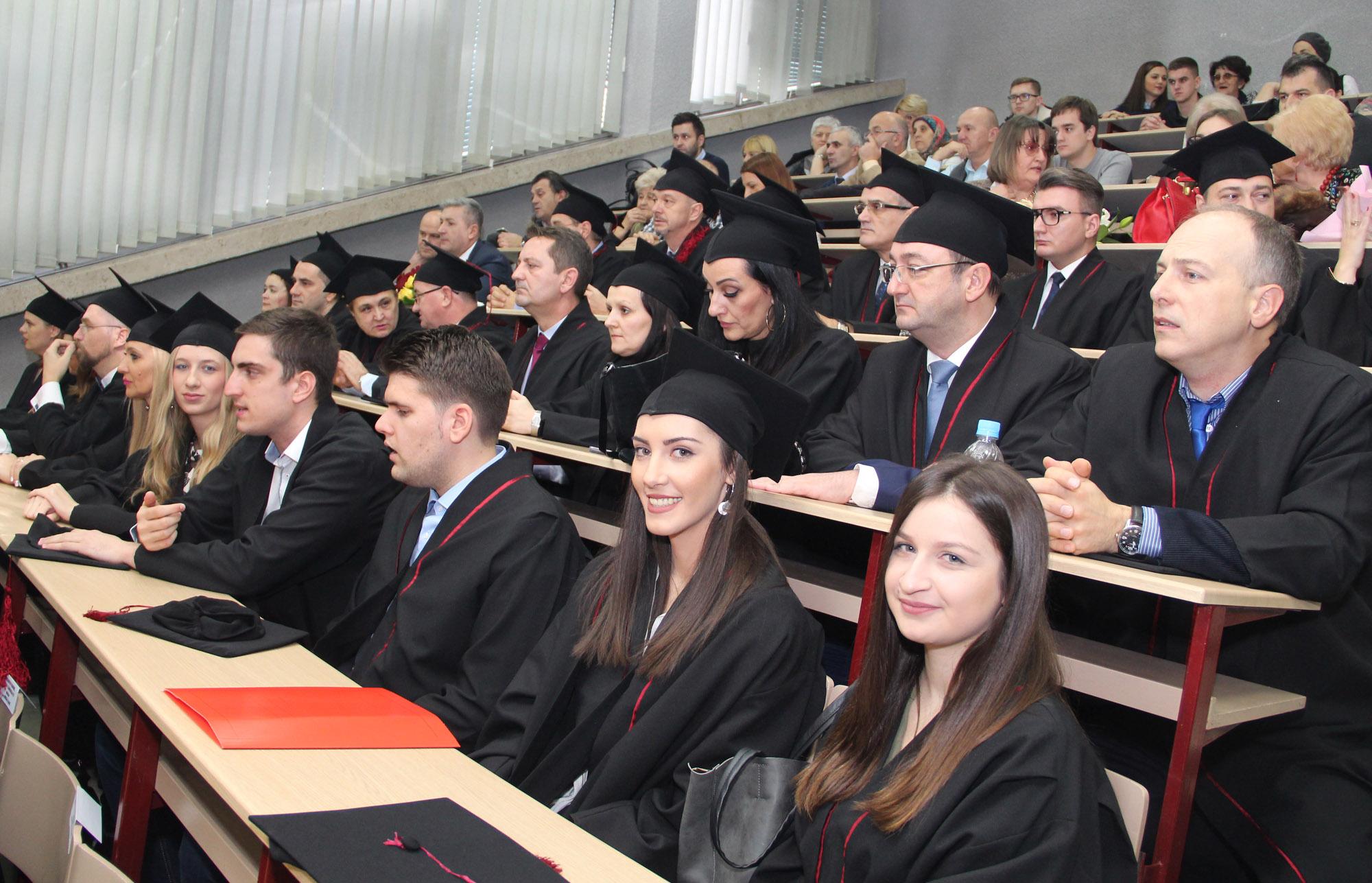 U Tuzli promovirano 27 doktora nauka i 26 redovnih profesora