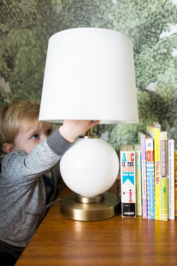 Stolne lampe maknite dalje od djece