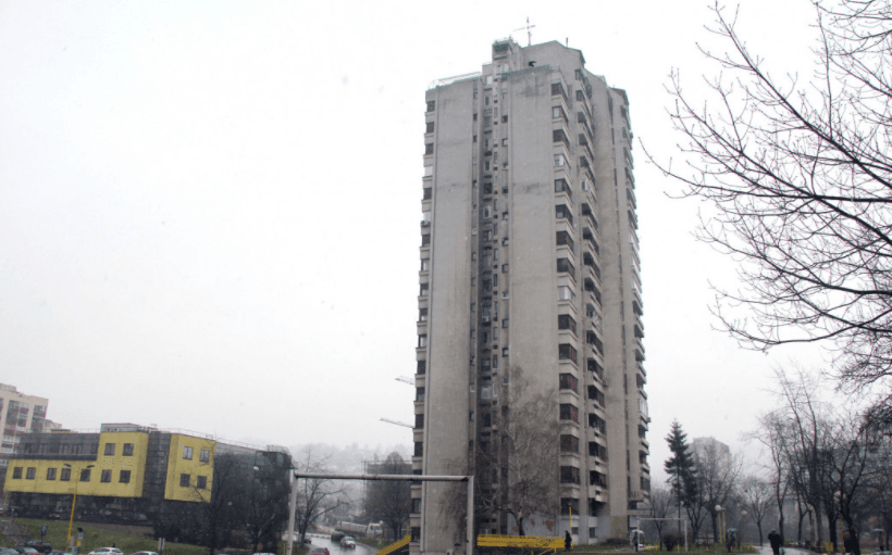 Poznat identitet žene koja je izvršila samoubistvo skočivši sa 13. sprata u Tuzli