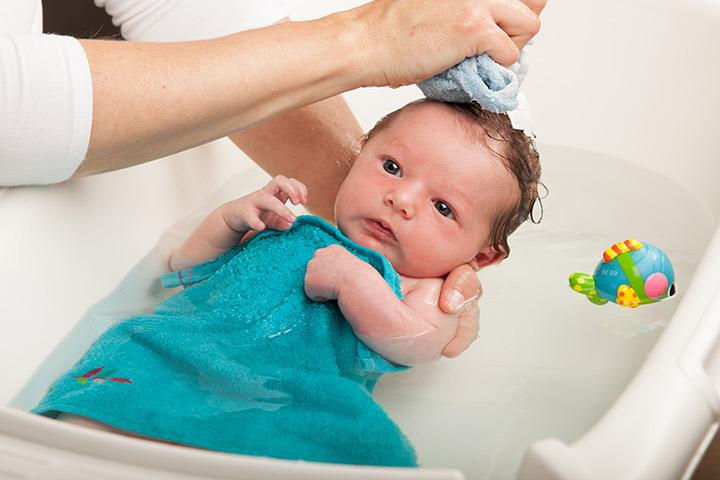 Zašto bebe ne treba kupati više od tri puta sedmično