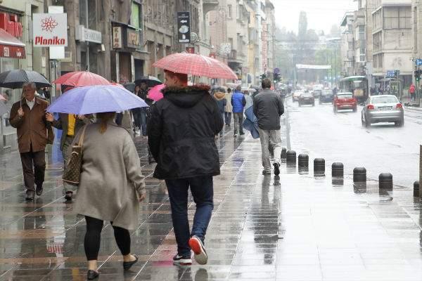 Oblačno s kišom, na planinama sa snijegom
