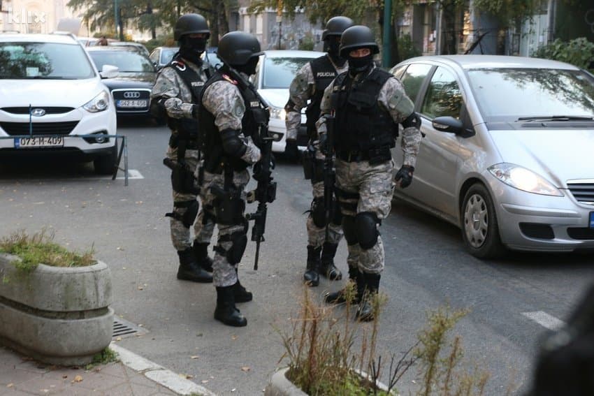 Poznat identitet muškarca koji je sjekirom napao policajce