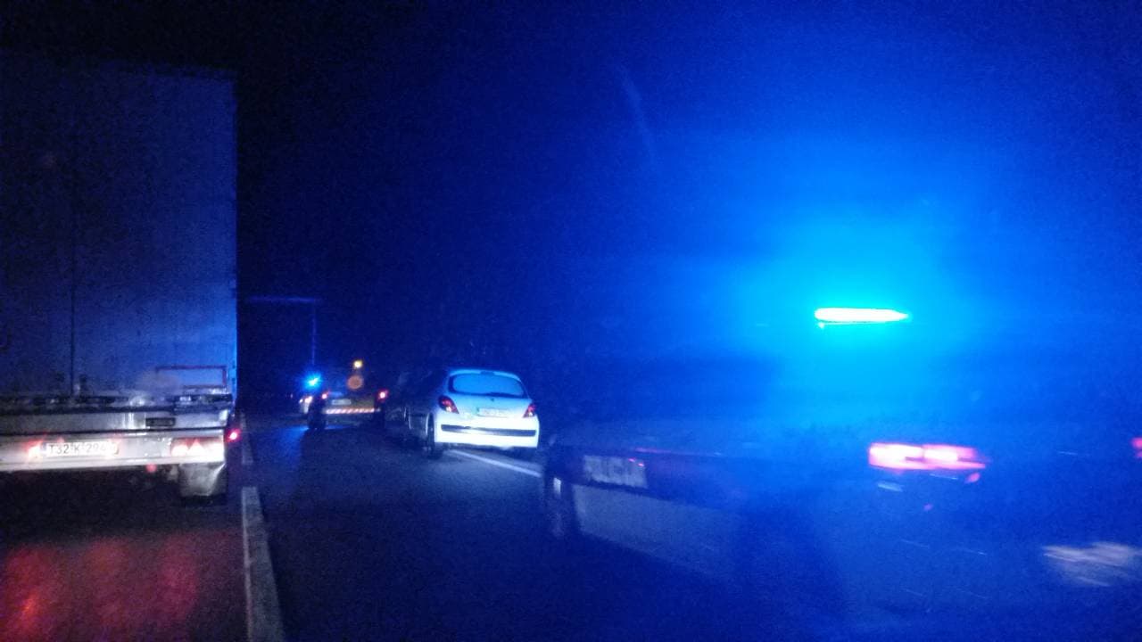 Saobraćajna nezgoda na magistrali Jablanica - Mostar: Vozač Peugeota naletio na kamen nasred puta