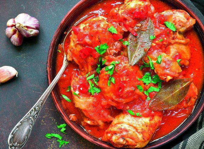 Savršen ručak: Piletina u sosu od crvenih pečenih paprika