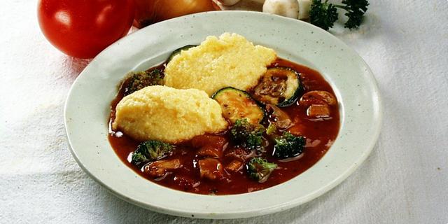 Palenta sa umakom od paradajza: Gastronomska delicija „naših starih“