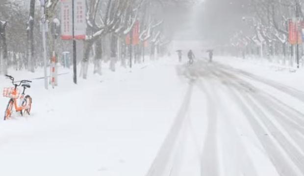 Rekordno niske temperature u Kini, hiljade evakuiranih zbog snježne oluje