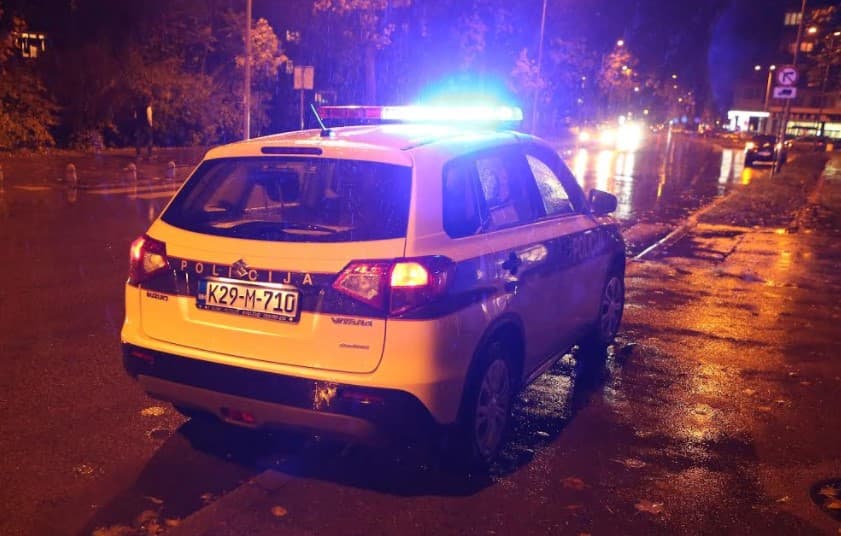 Široki Brijeg: Sudar Golfa i Mercedesa, dvije osobe povrijeđene