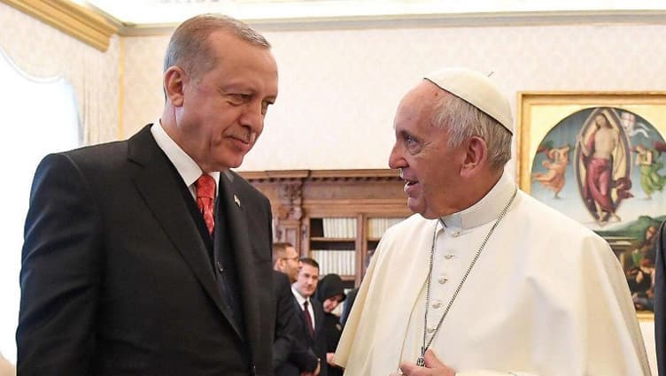 Susreli se u Vatikanu: Papa Franjo i Erdoan razmijenili poklone