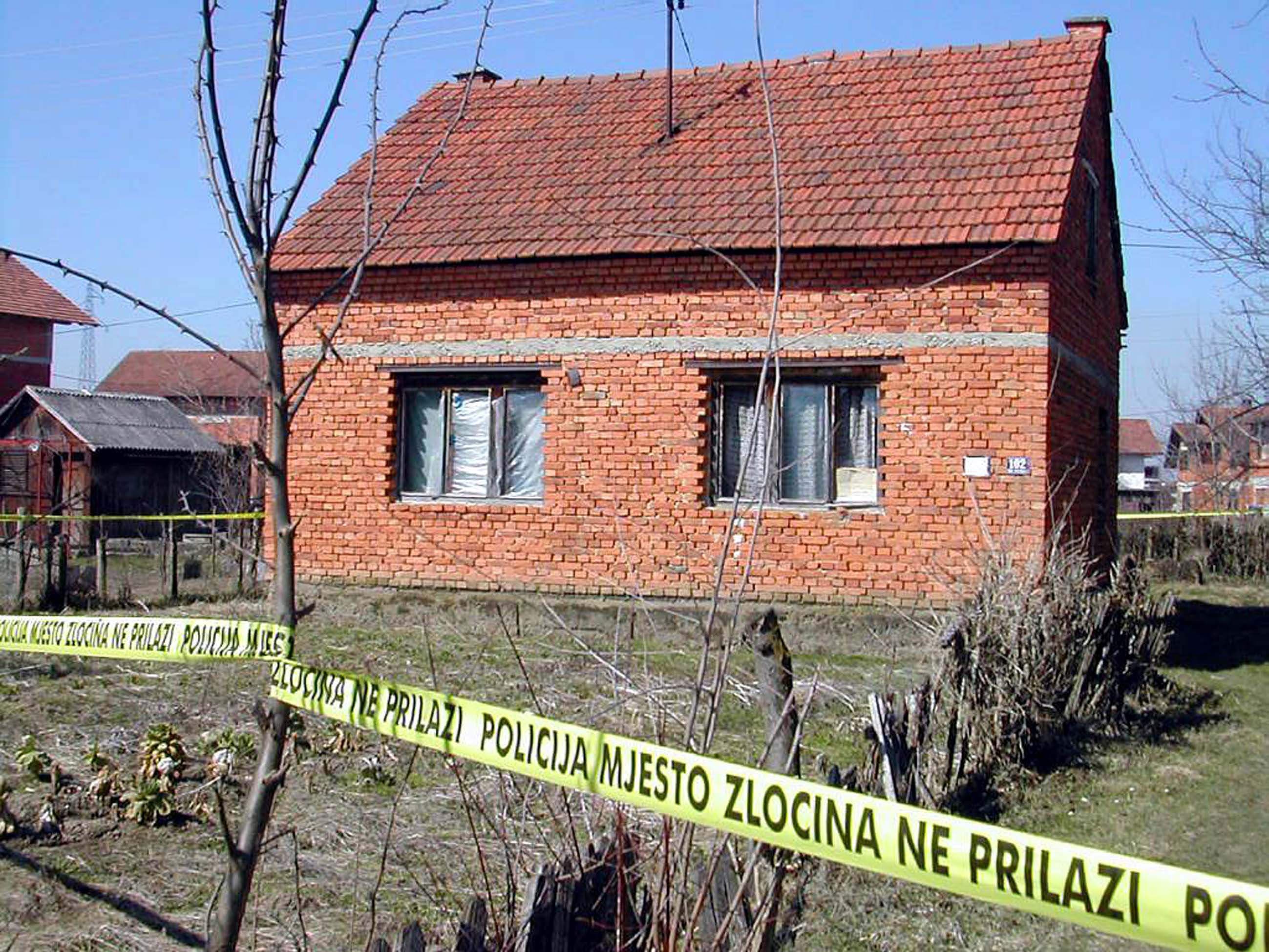 Ubica koji je izmasakrirao ženu i dalje na slobodi