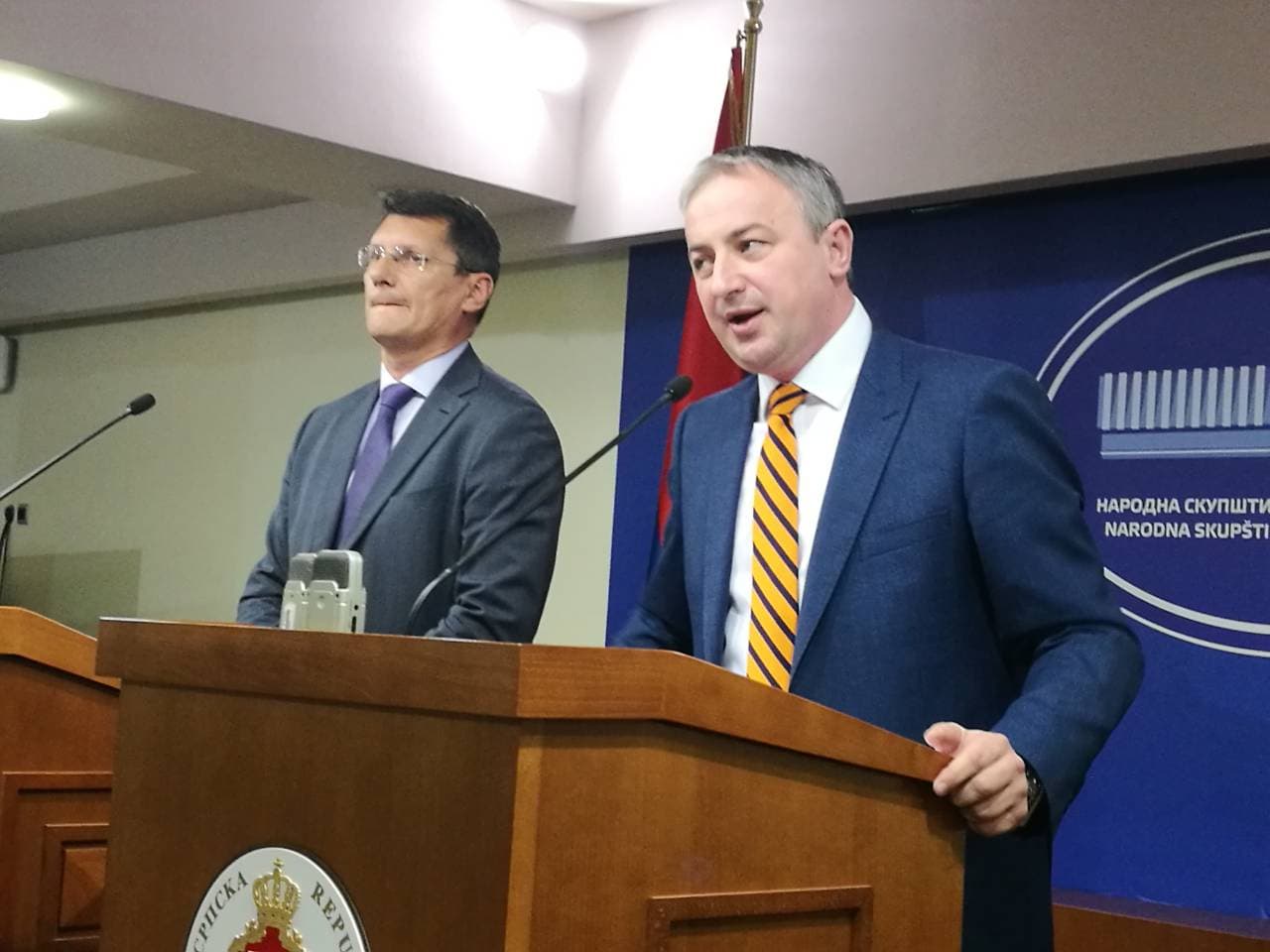 Borenović: Vlada RS je poslanicima dostavila sve tri stranice ugovora o novom zaduživanju, a Vijeću ministara 55