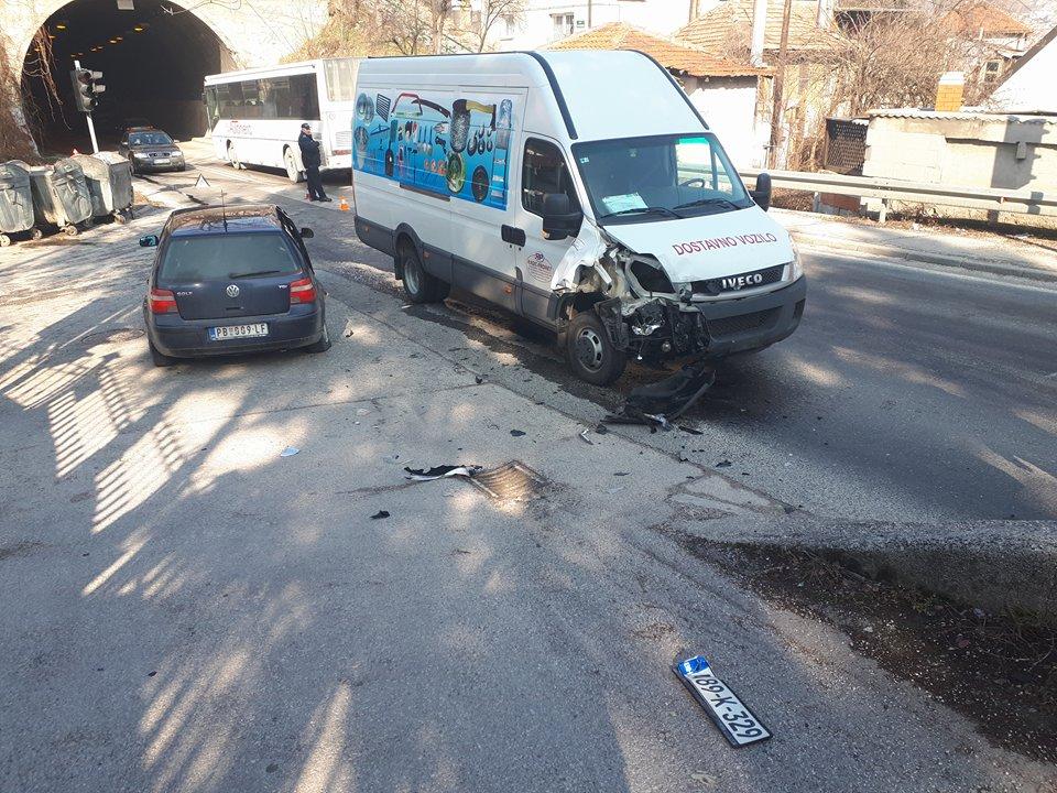 Tri osobe povrijeđene u saobraćajnoj nesreći u sarajevskom naselju Širokača