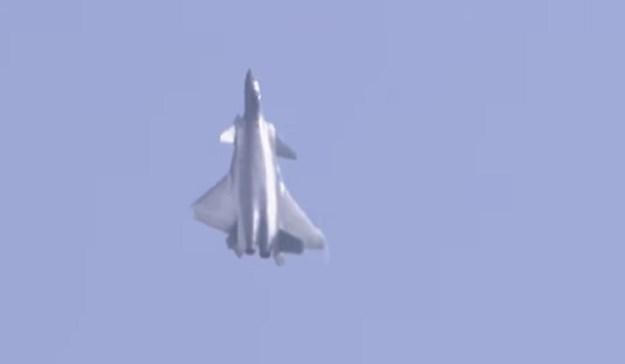 Kina u vojnu službu uvela novi avion J-20 koji je nevidljiv za radare