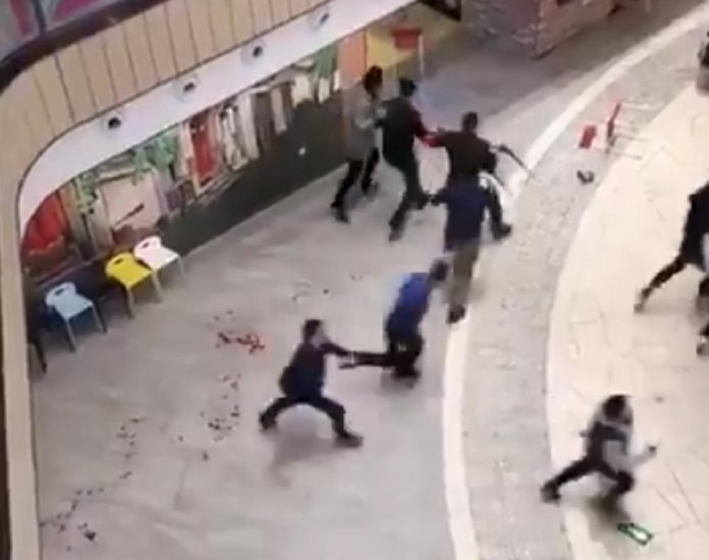 Objavljen snimak napada u Pekingu u kojem je ubijena jedna osoba, dok ih je ranjeno 12