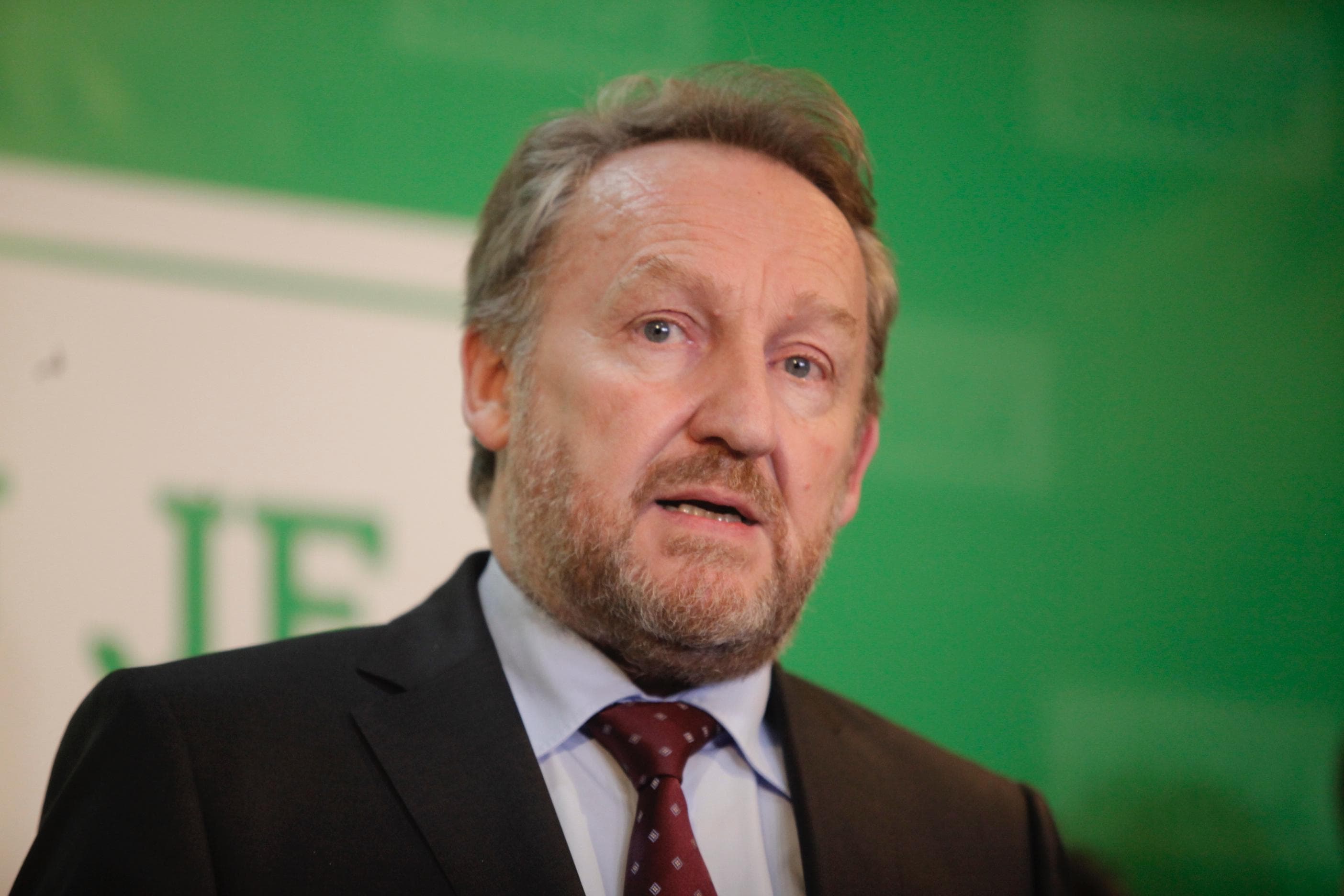 {Višesatna rasprava} / Izetbegović o Konakoviću: Je li problem u nekom teletu, parkingu ili računima...