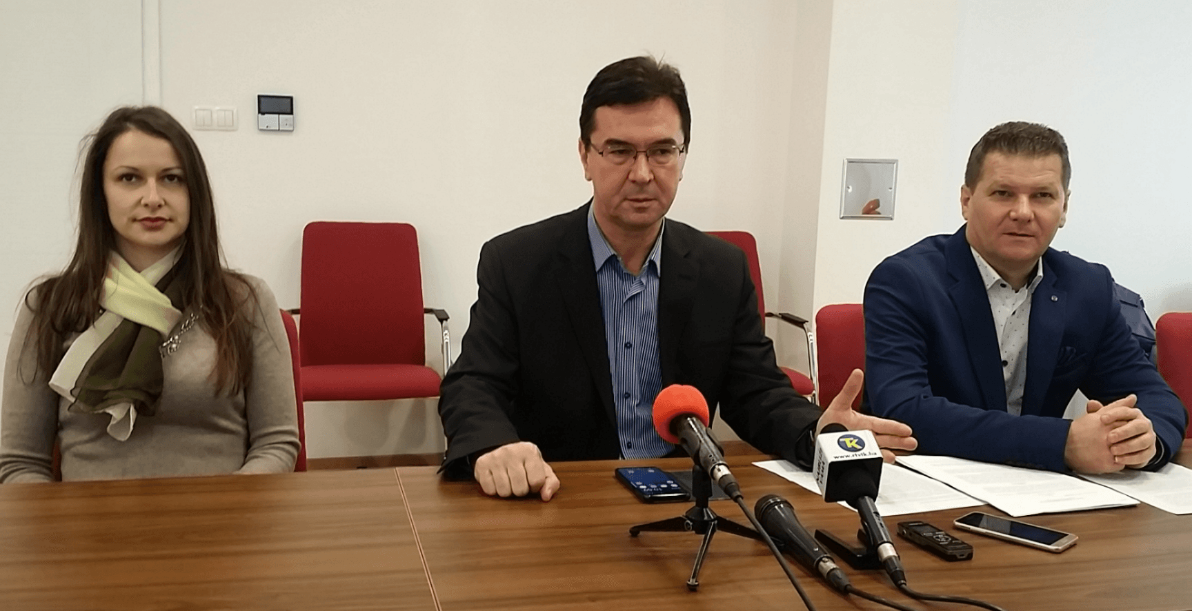 Skandalozni prijedlozi vladajuće garniture u Tuzli: Mijenjaju Poslovnik o radu i Etički kodeks zbog odmazde prema opoziciji