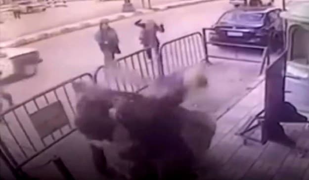 Pogledajte kako je policajac uhvatio dijete koje je palo s trećeg sprata
