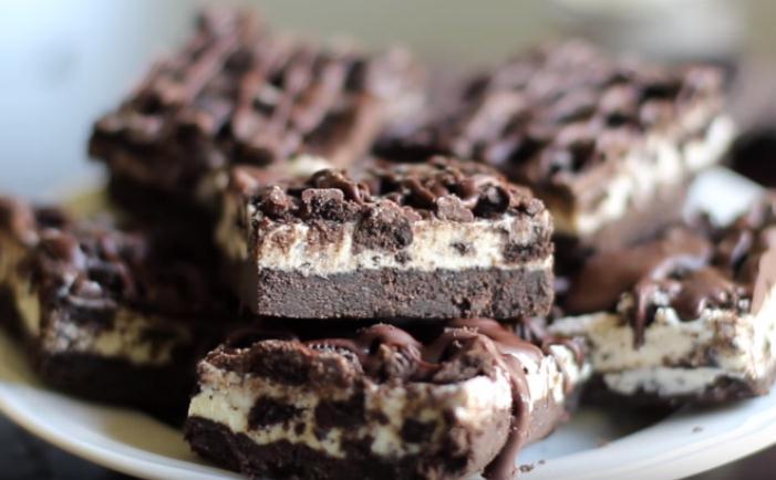 Bez pečenja: Savršene kocke od Oreo keksa, krem sira i bijele čokolade