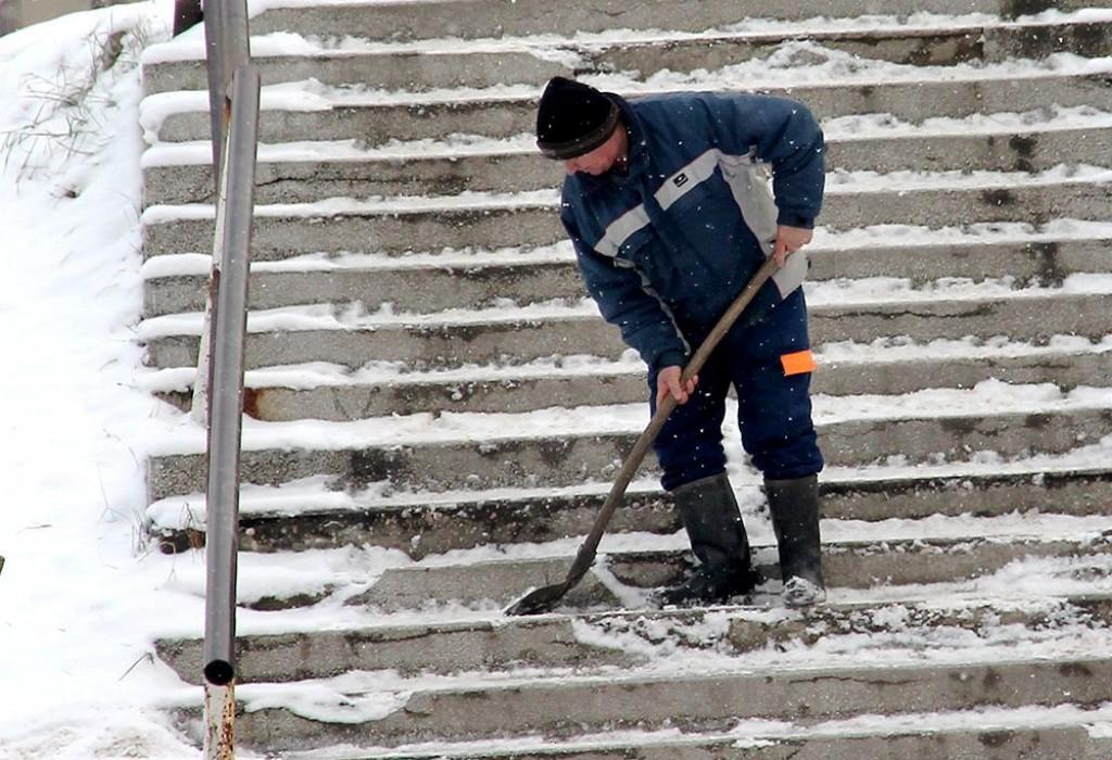 Tuzla "opasana" snijegom i ledom, građevinari u najvećim problemima